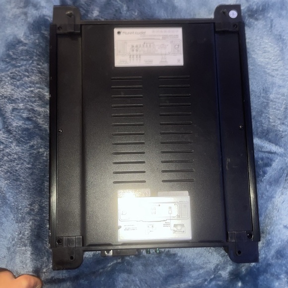 Planet audio 3000W amp 1ohm stable - Picture 4 of 4